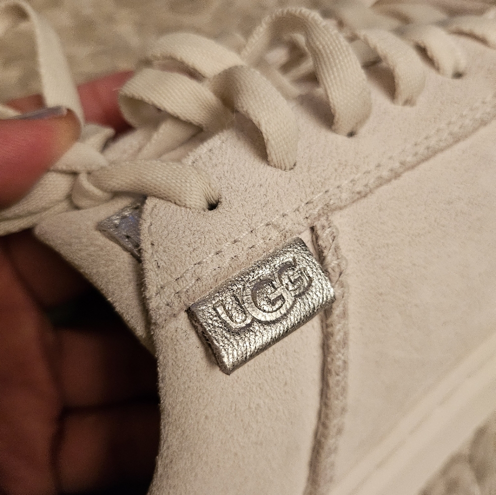 UGG - Picture 5 of 8